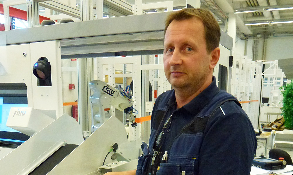 Greetings from the Factory: Mechanic Veli-Matti Pirinen
